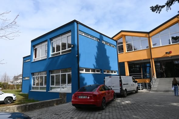 Shënohet dita e shkollës dhe përurohet projekti i renovimit të Gjimnazit “Kuvendi i Lezhës” në Viti