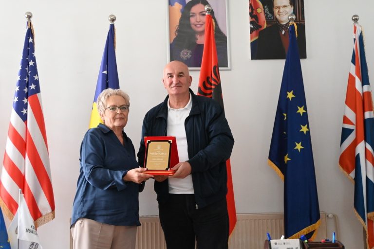 Ajshe Damati-Bekteshi pensionohet pas 38 vitesh shërbim