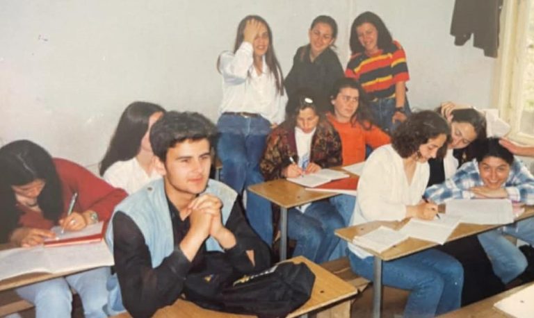 Neglizhenca institucionale ndaj sakrificës historike të mësimdhënësve të Kosovës që punuan në kohën e sistemit paralel në vitet e 90-ta