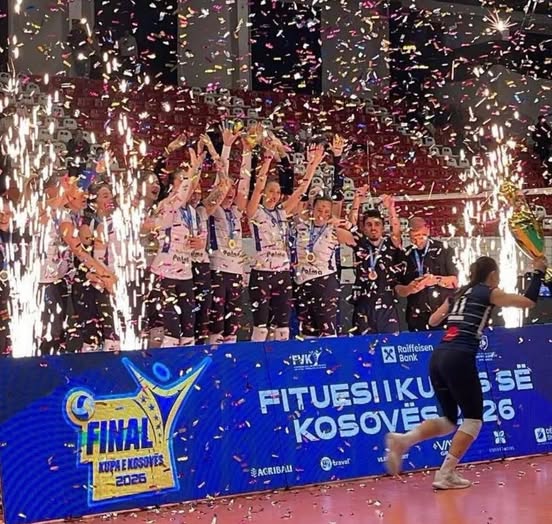 Kryetari Hyseni, uron vajzat e Klubit të Volejbollit “Drita”, për trofeun e Kupës së Kosovës