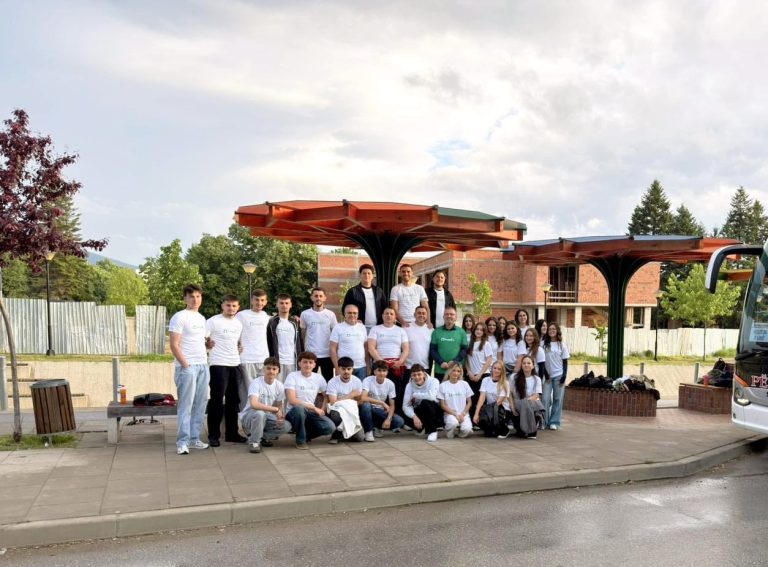 Nisen për në Stamboll 24 maturantë nga Kamenica