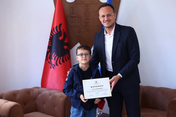 Kryetari i Komunës priti në takim nxënësin Beson Rrahmani, kampion i artë në garën ndërkombëtare të matematikës