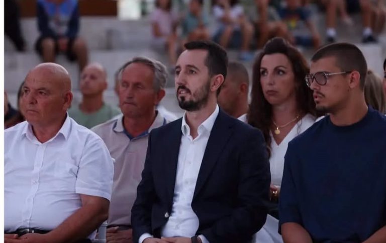 Kryetari Rahimaj: Komuna e Kamenicës shënon fillimin e vitit të ri shkollor me përkushtim të ri ndaj arsimit