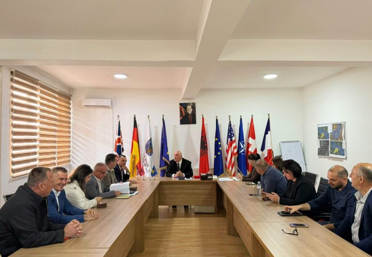 Haliti priti në takim kryetarin e Odës Ekonomike të Kosovës, Lulzim Rafuna